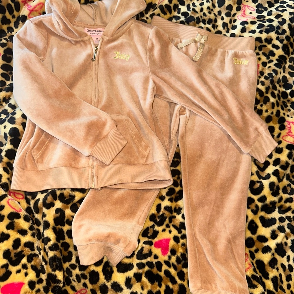 NWOT Juicy Couture Little Girls Tan Velour Tracksuit 4T